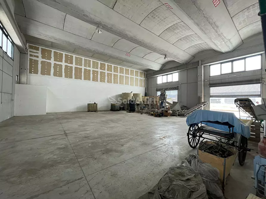 Immagine 4 di Capannone industriale in affitto  a Maddaloni