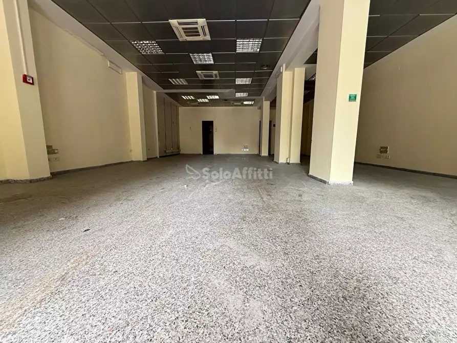 Immagine 4 di Locale commerciale in affitto  in Via Giulio Antonio Acquaviva 36a a Caserta