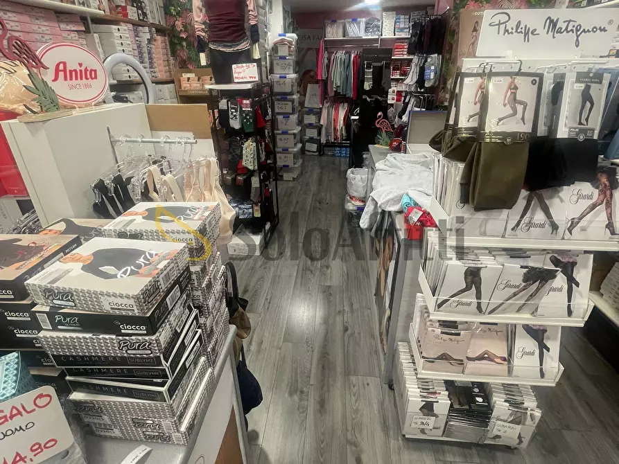 Immagine 2 di Locale commerciale in affitto  in Via Fratelli Piol 30 a Rivoli