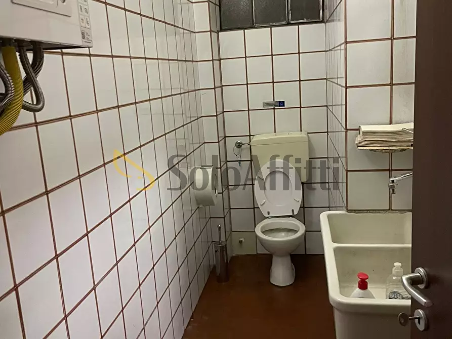 Immagine 9 di Magazzino in affitto  in Via Pettinengo a Torino