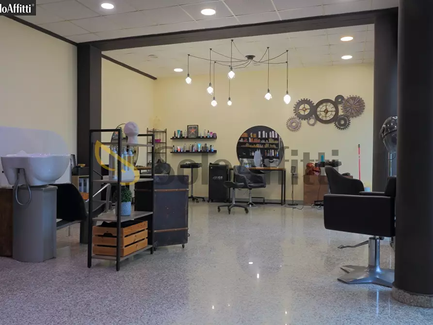 Immagine 5 di Locale commerciale in affitto  in Via G. Garibaldi 184 a Desio