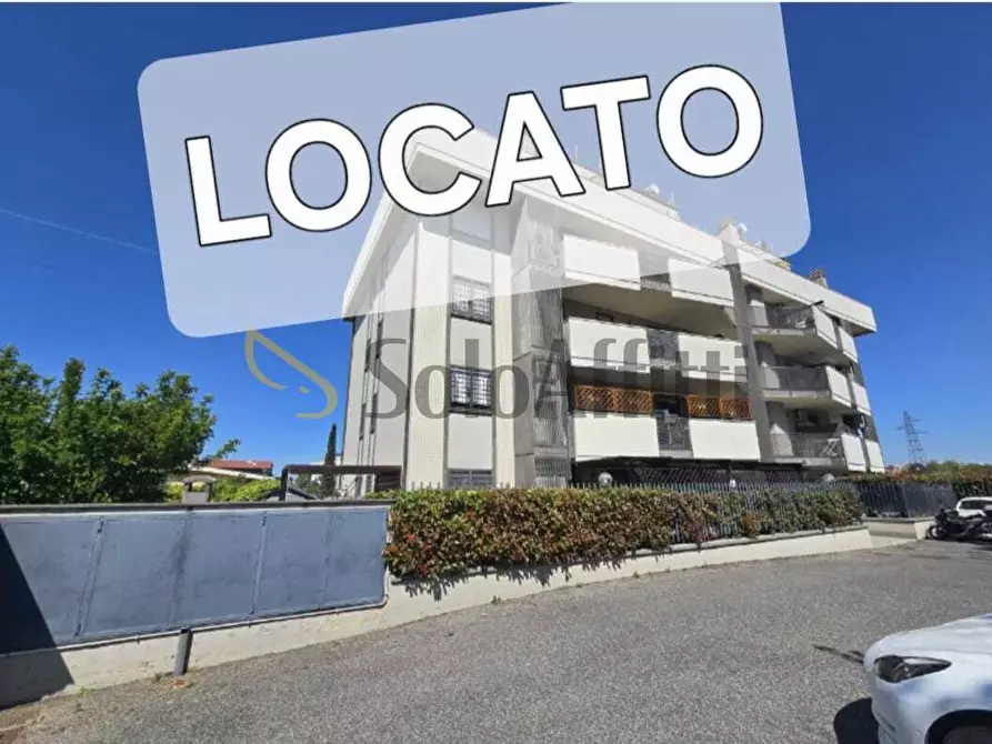 Immagine 1 di Trilocale in affitto  in Via Carmine Calò 18 a Roma
