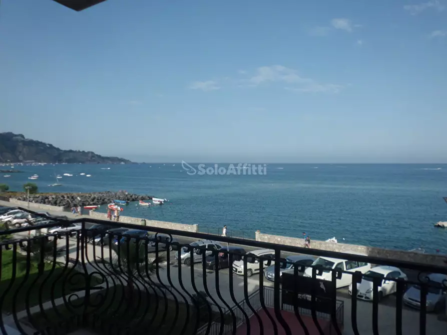 Immagine 1 di Quadrilocale in affitto  a Giardini-Naxos