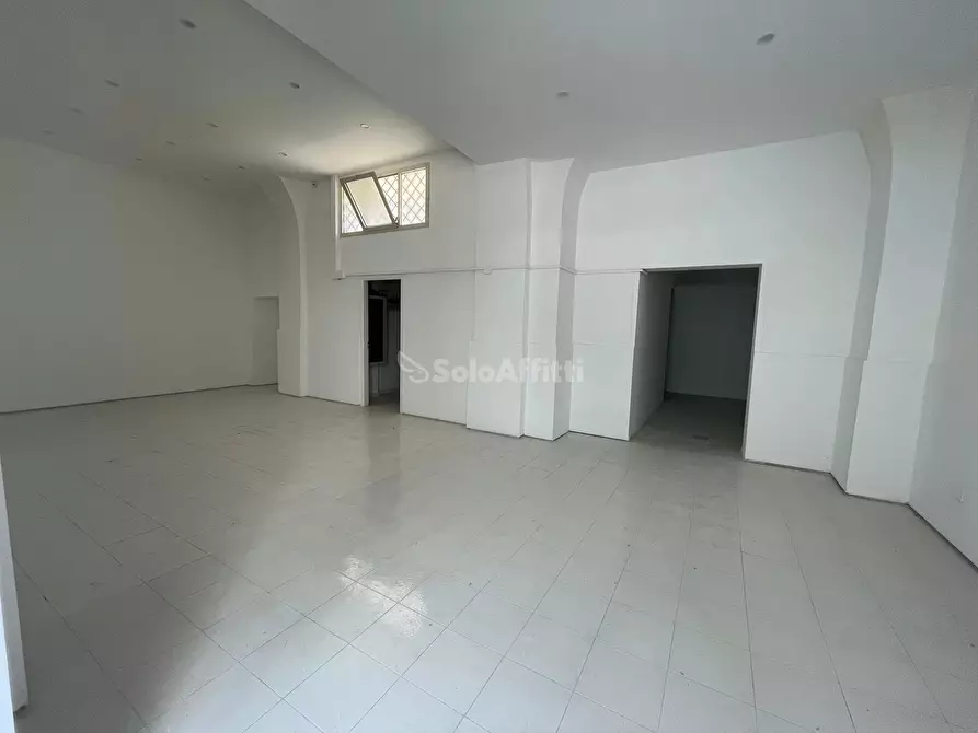 Immagine 14 di Magazzino in affitto  in Corso Trieste 82 a Caserta