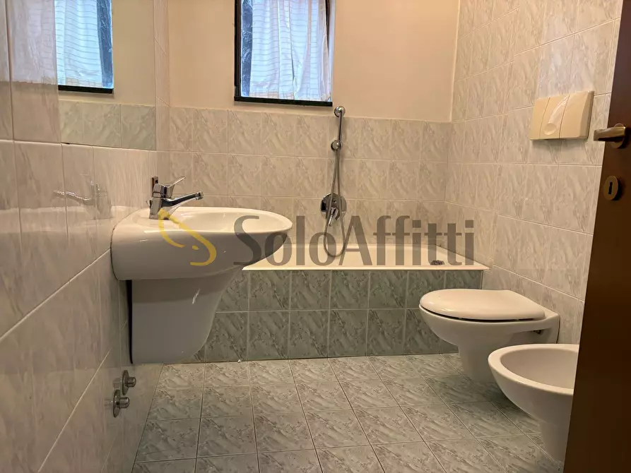 Immagine 10 di Trilocale in affitto  in Viale Lombardia 34 a Busto Arsizio
