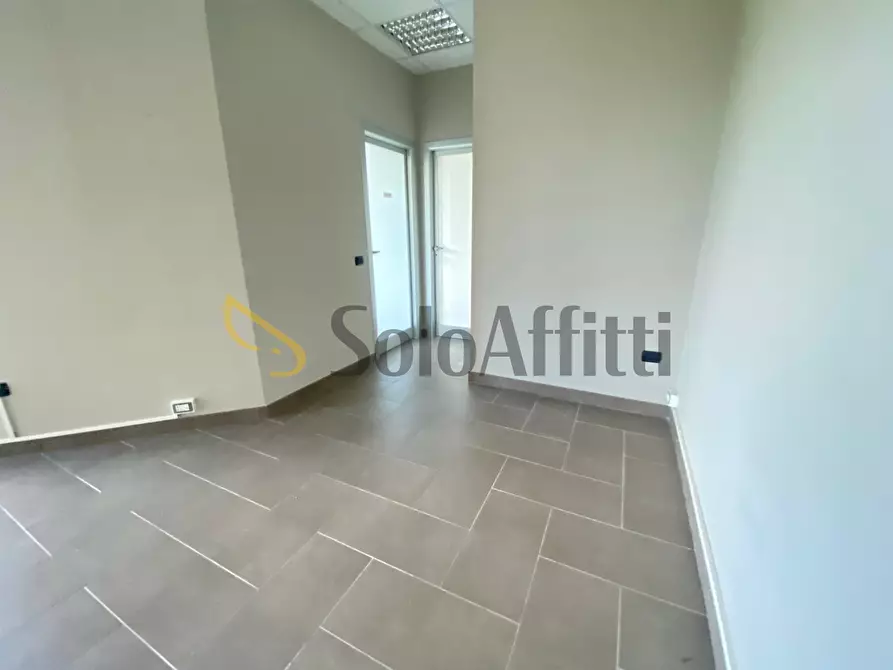 Immagine 6 di Ufficio in affitto  in Viale delle industrie a Caserta