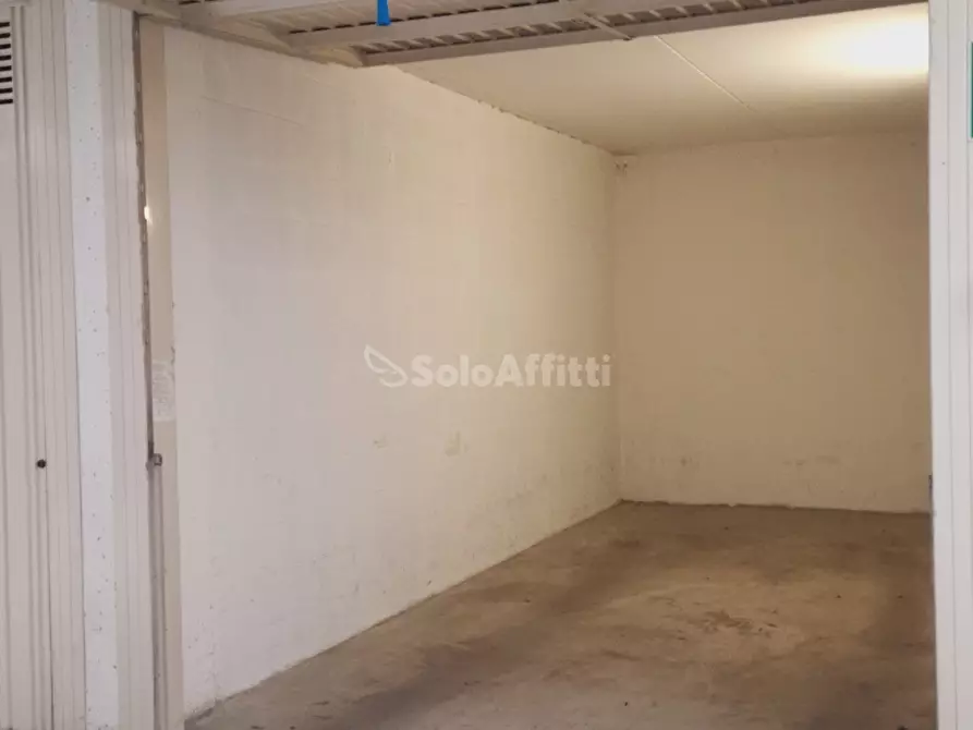 Immagine 6 di Garage in affitto  in Via Solferino 18 a Seregno