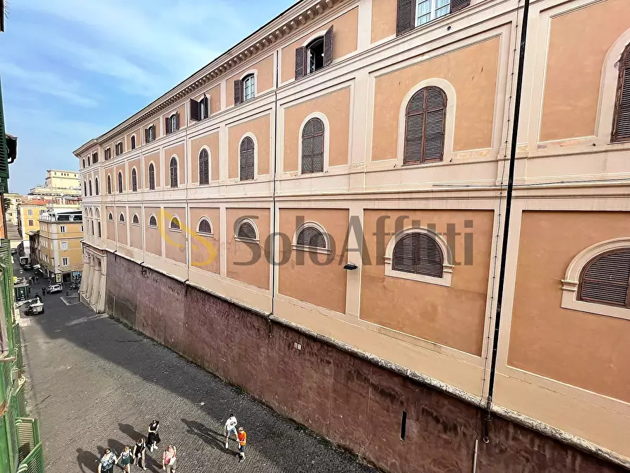 Immagine 6 di Quadrilocale in affitto  in via della Panetteria 45 a Roma