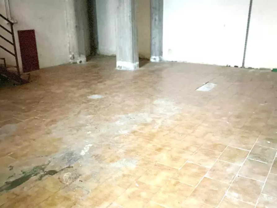 Immagine 9 di Locale commerciale in affitto  a Mascalucia