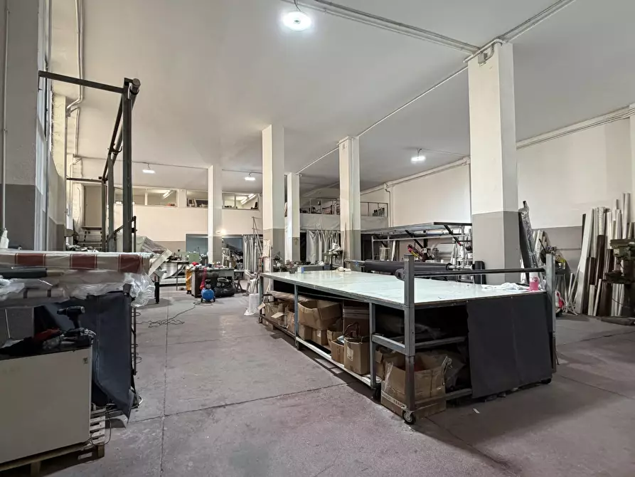 Immagine 7 di Magazzino in vendita  a Catania