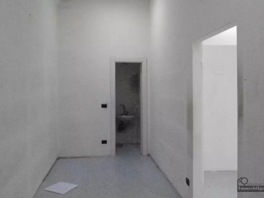 Immagine 16 di Locale commerciale in affitto  in Borgo Angelo Mazza 2 a Parma