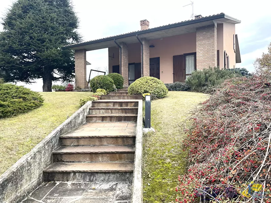 Immagine 2 di Villa in vendita  in Via Fontana Anna a Traversetolo