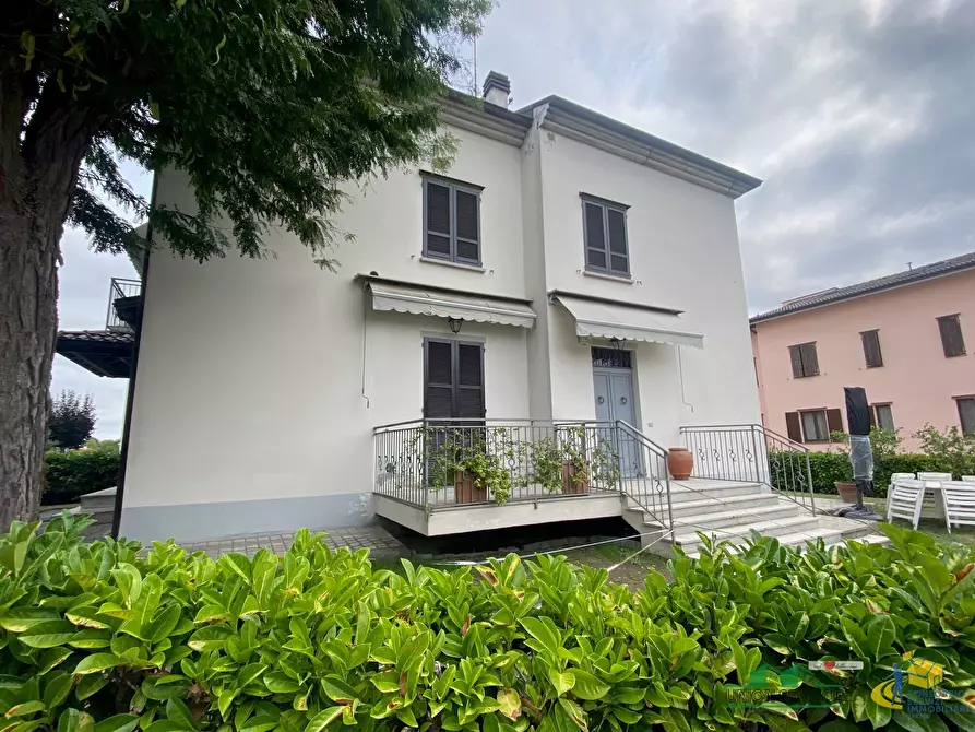 Immagine 4 di Casa bifamiliare in vendita  in Via Pietro Nenni 7/9 a Noceto