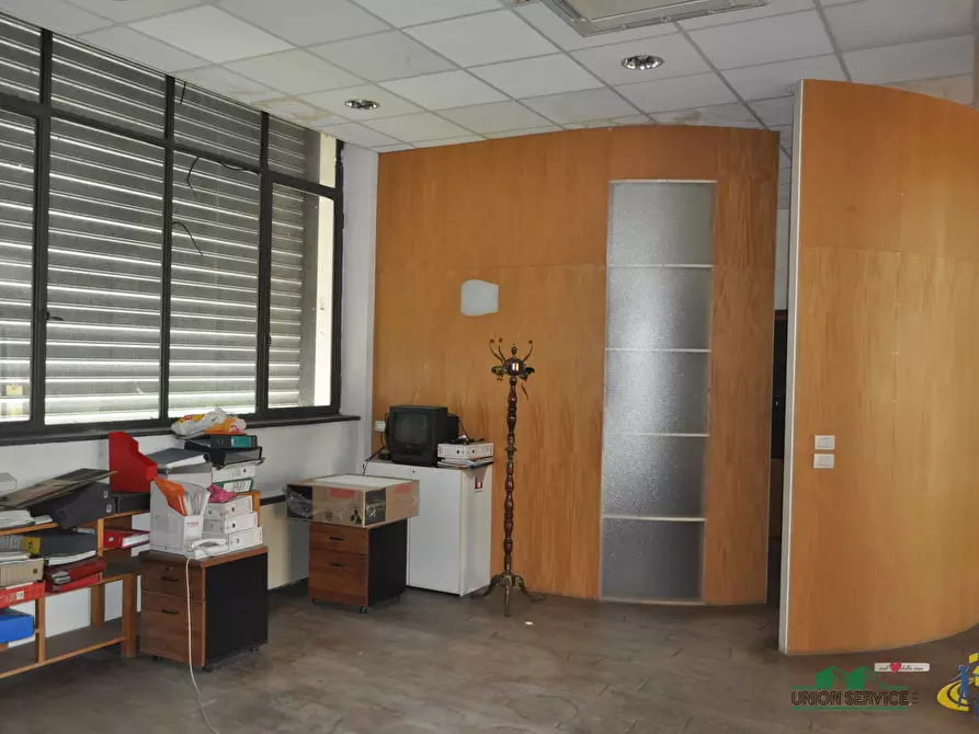 Immagine 19 di Locale commerciale in vendita  in Piazza Caduti di Superga a Parma