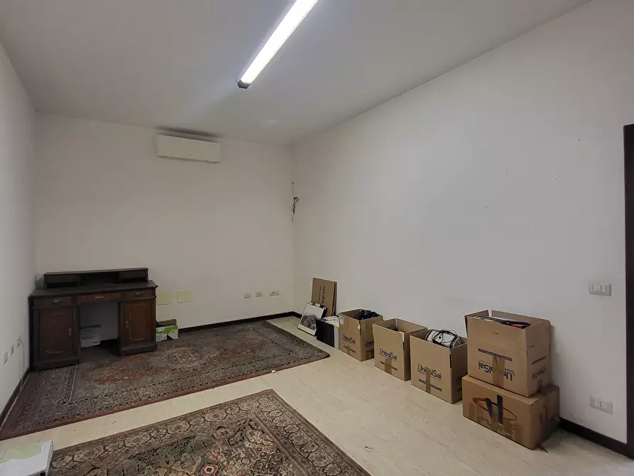 Immagine 13 di Ufficio in vendita  in Strada Cavour 24 a Parma