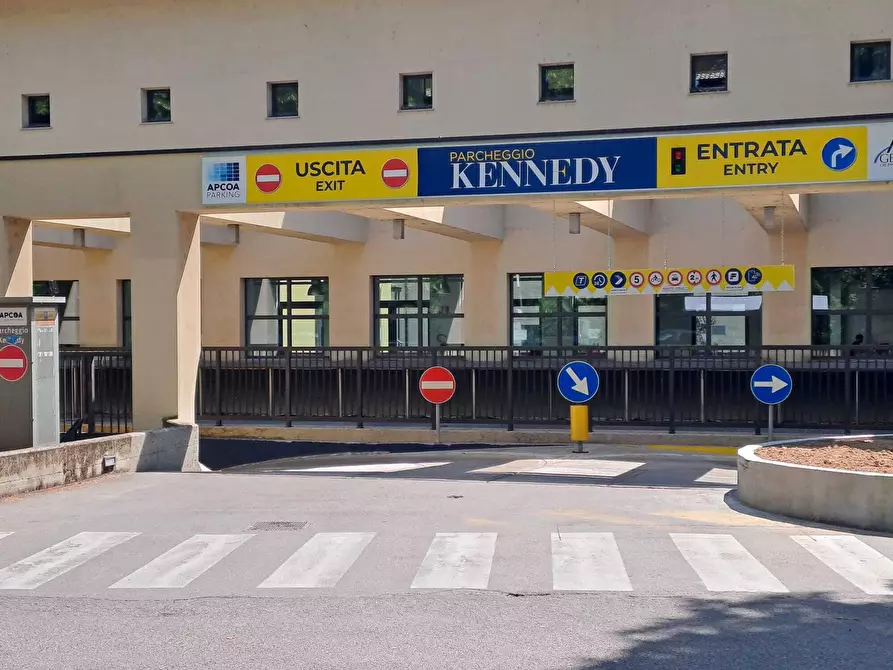 Immagine 1 di Garage in vendita  in Via John Fitzgerald Kennedy 71 a Parma