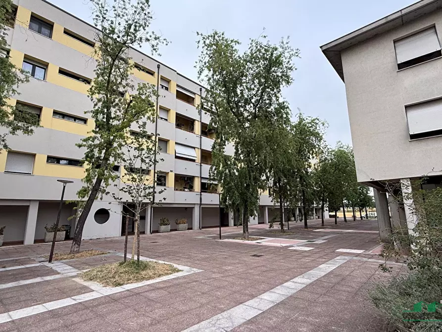 Immagine 23 di Trilocale in vendita  in Piazza Lelio Basso 11 a Parma
