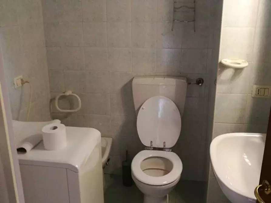 Immagine 9 di Bilocale in vendita  in Strada Cartiera 12 a Parma