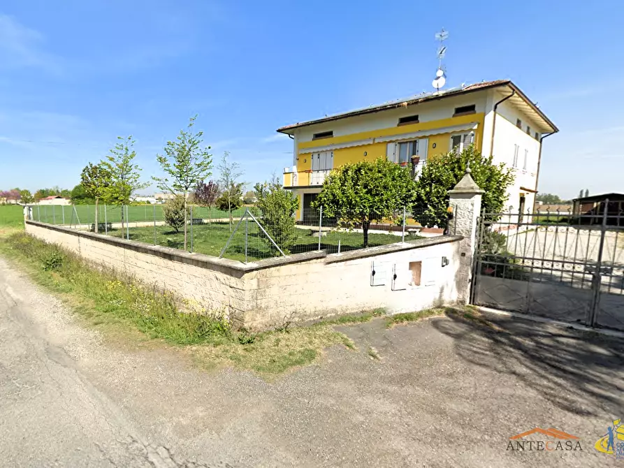 Immagine 2 di Casa bifamiliare in vendita  in Via Cornetole a Poviglio