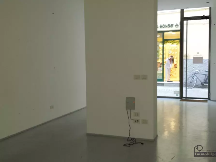 Immagine 2 di Locale commerciale in affitto  in Borgo Angelo Mazza 2 a Parma