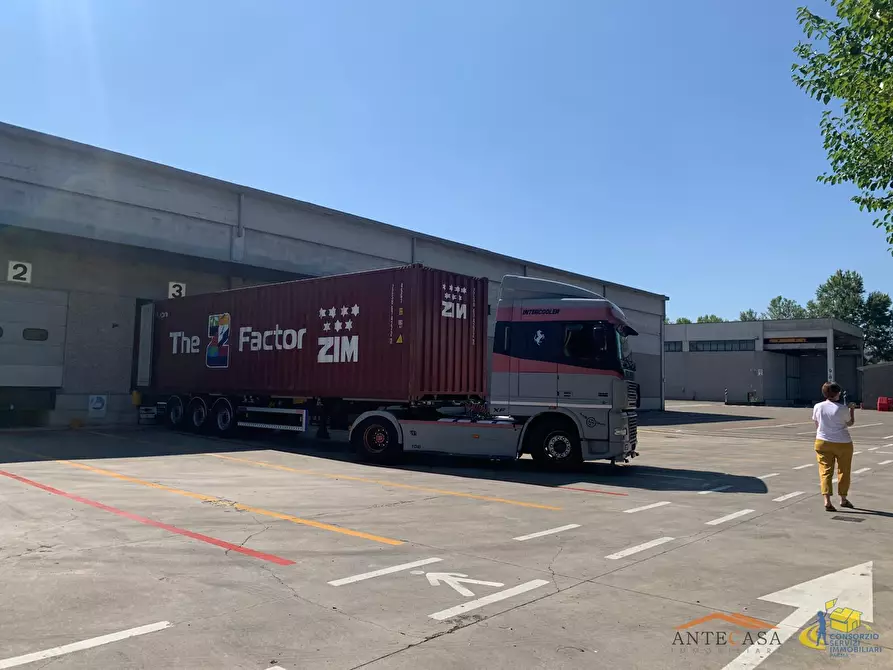 Immagine 5 di Attività artigianale in vendita  in Via Londra a Fontevivo