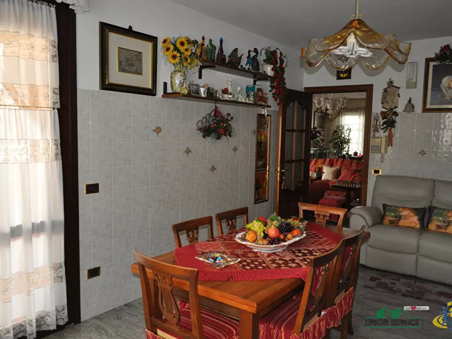 Immagine 16 di Porzione di casa in vendita  in Via Parigi a Collecchio