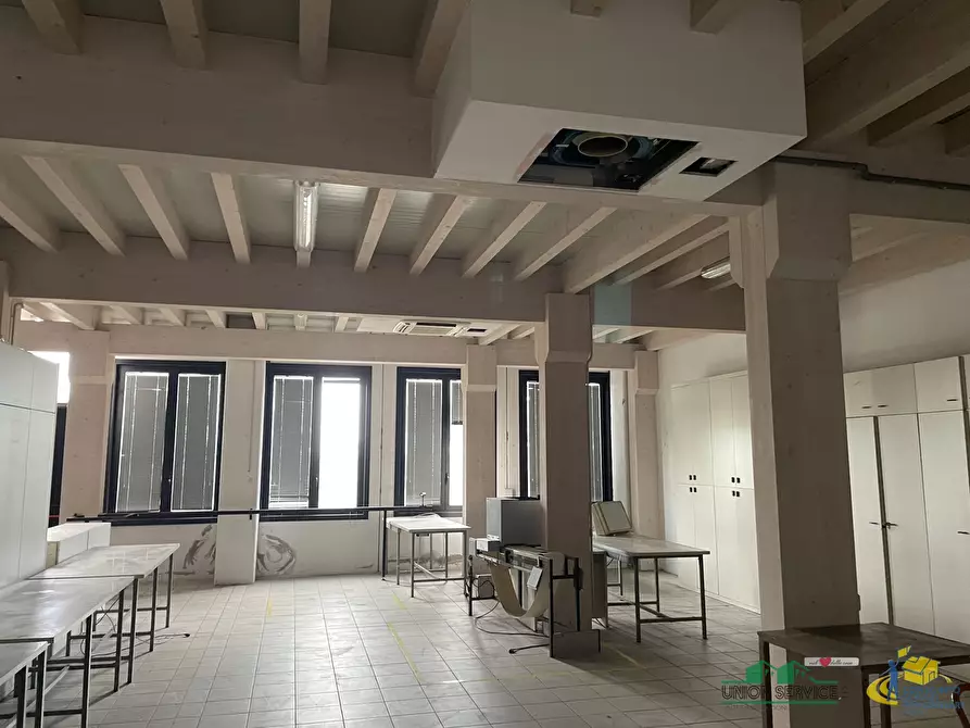 Immagine 13 di Attività artigianale in vendita  in via Forlanini a Parma