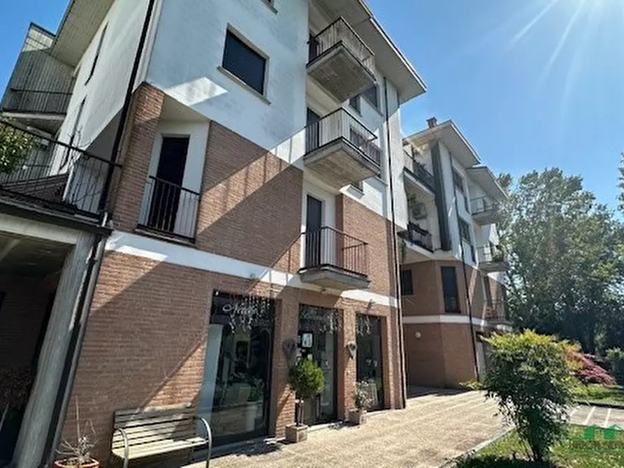 Immagine 3 di Locale commerciale in vendita  in Piazza Borsellino e Falcone 4 a Salsomaggiore Terme