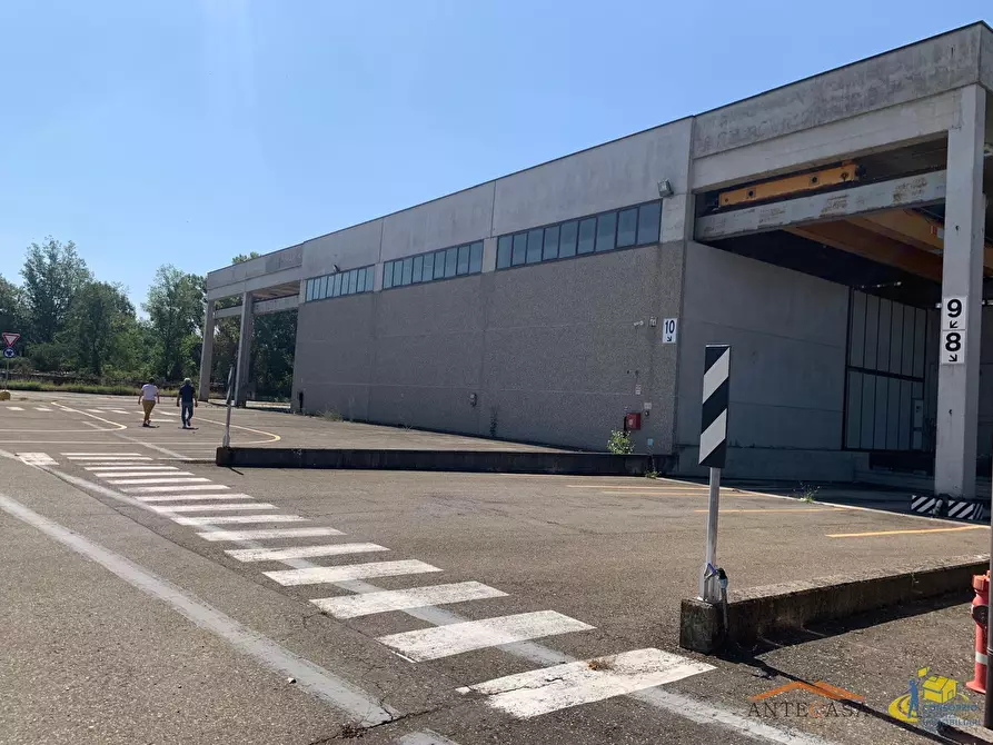 Immagine 1 di Attività artigianale in vendita  in Via Londra a Fontevivo