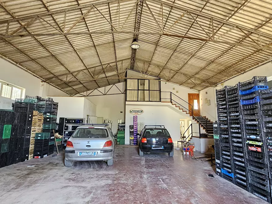 Immagine 3 di Magazzino in vendita  in Via Ferro di Cavallo 94/1 a Scicli