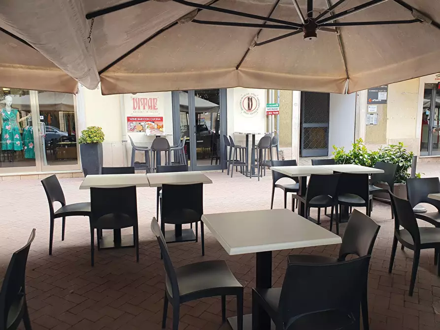 Immagine 13 di Attività commerciale in vendita  in Corso Umberto I 8 a Modica