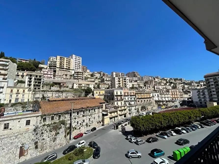 Immagine 12 di Appartamento in affitto  in Viale Medaglie D'Oro a Modica