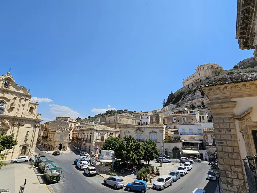 Immagine 1 di Palazzo in vendita  a Scicli