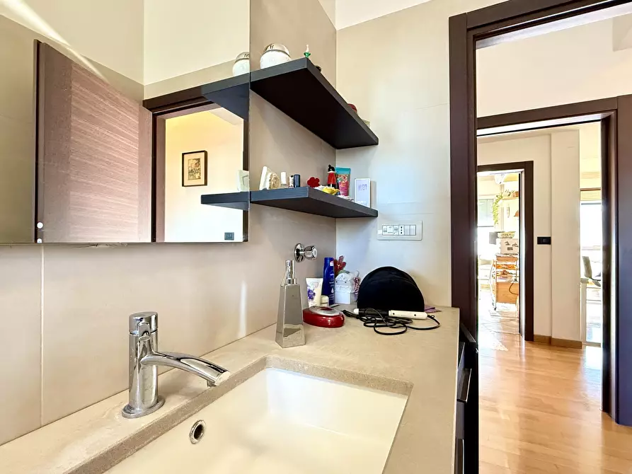 Immagine 26 di Pentalocale in vendita  in Via Allende 23 a Bologna