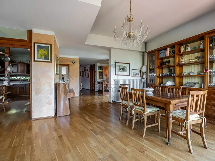 Immagine 7 di Villa in vendita  in Via dei Pellegrini a Lucca