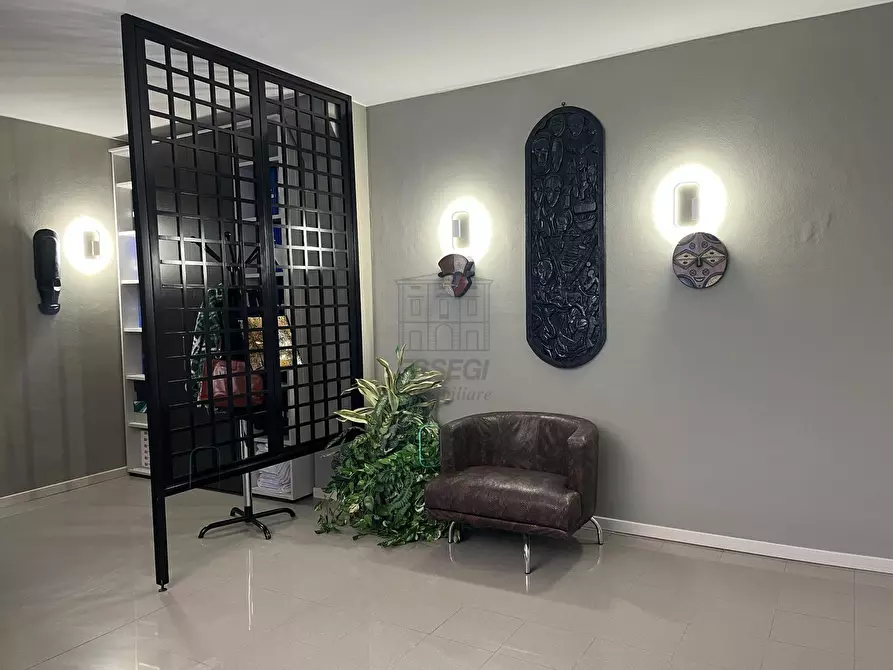 Immagine 6 di Ufficio in vendita  in Via Romana a Lucca