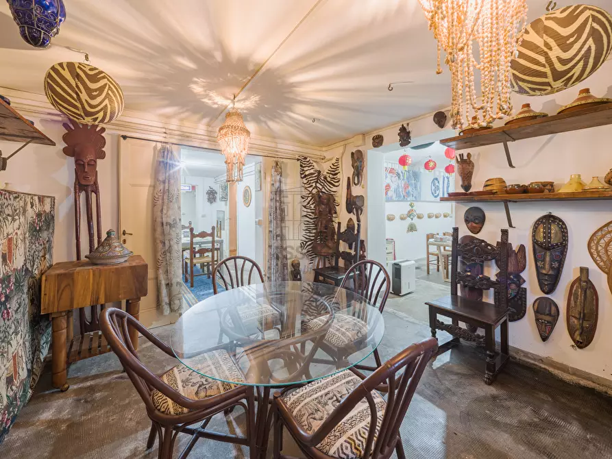 Immagine 23 di Villa in vendita  a Lucca