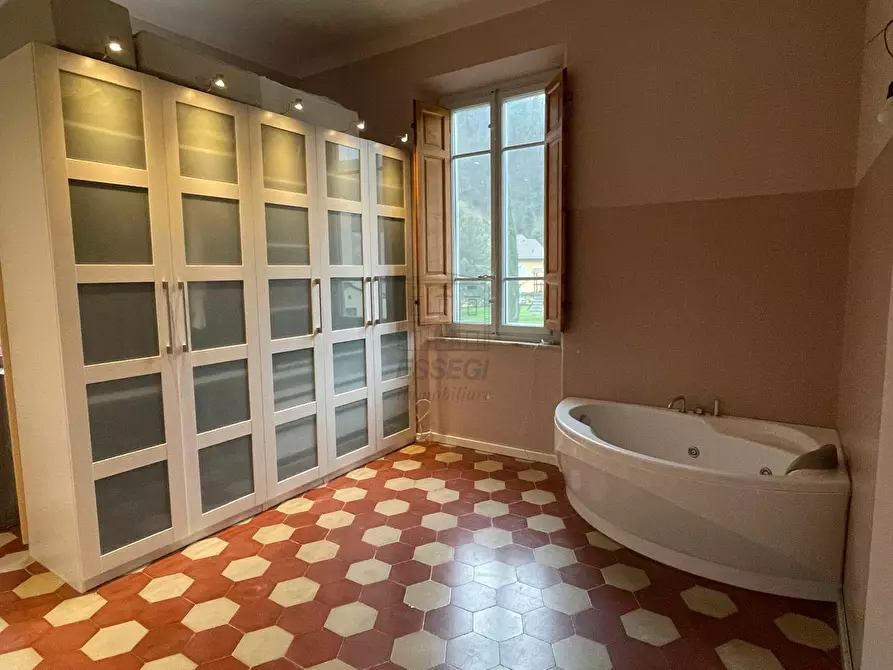 Immagine 18 di Villa in vendita  a Capannori