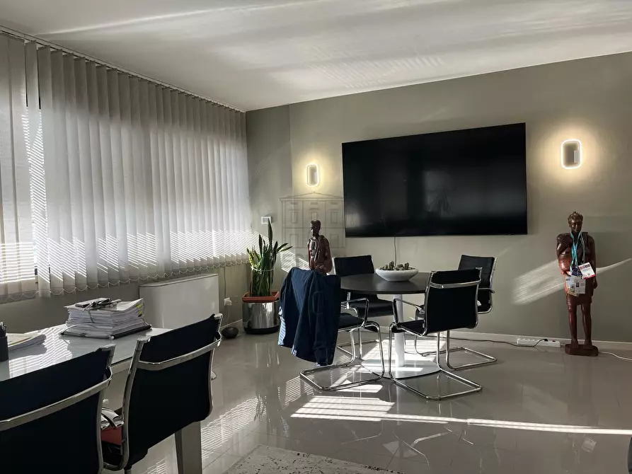 Immagine 11 di Ufficio in vendita  in Via Romana a Lucca