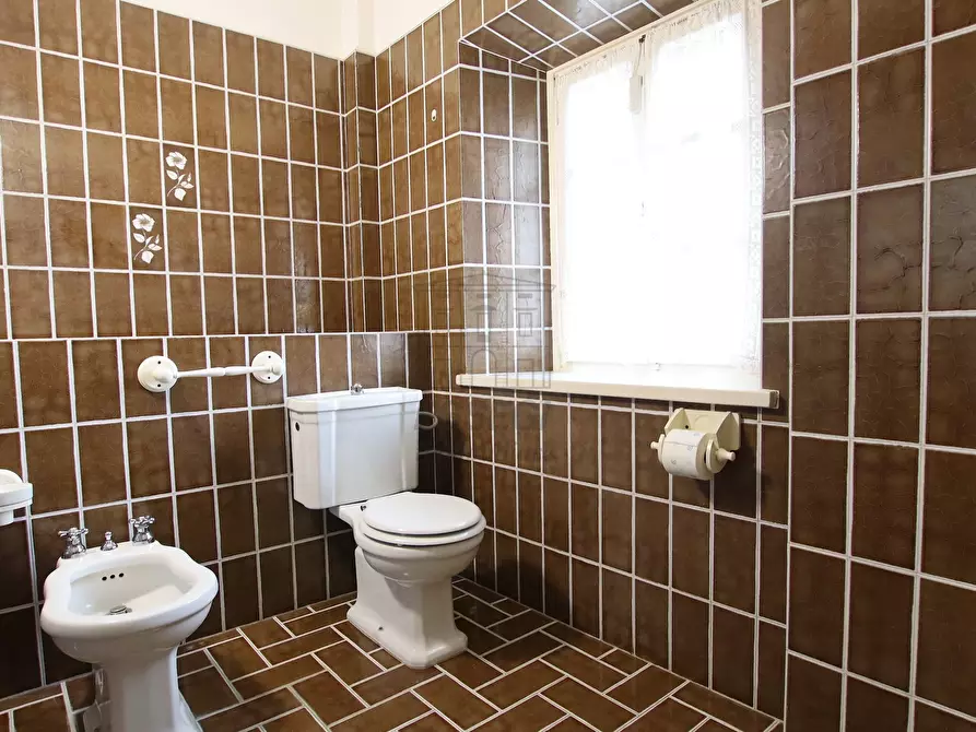 Immagine 36 di Rustico / casale in vendita  a Lucca