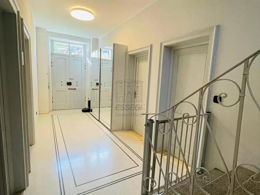 Immagine 5 di Villa in vendita  a Capannori