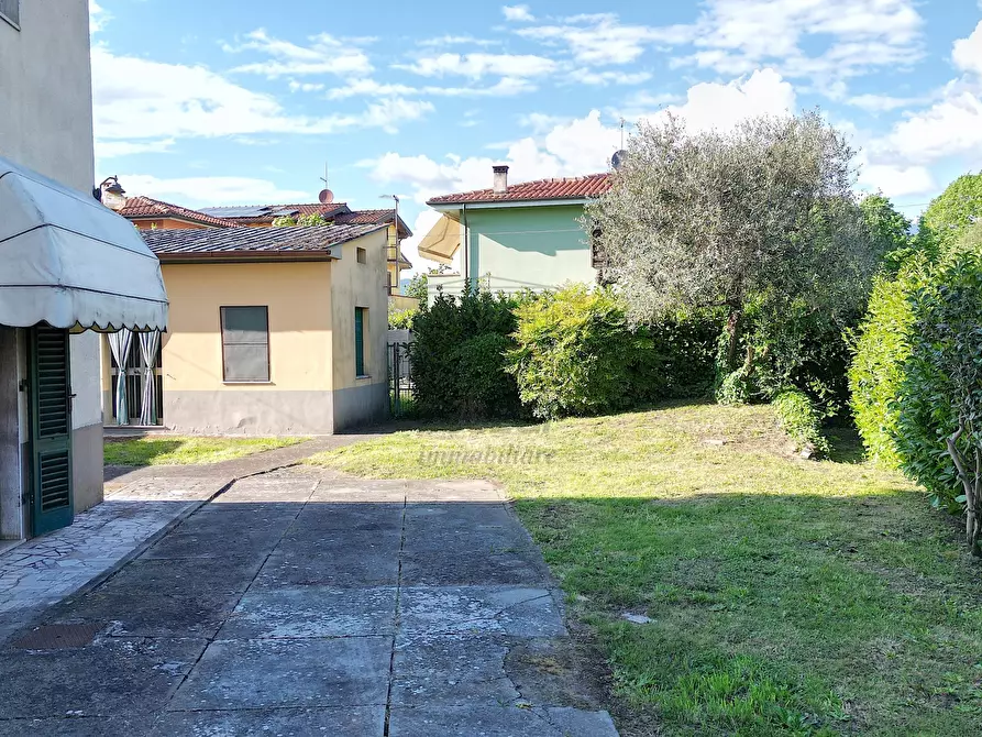Immagine 4 di Villa in vendita  in Via dell'Ave Maria 106 a Lucca