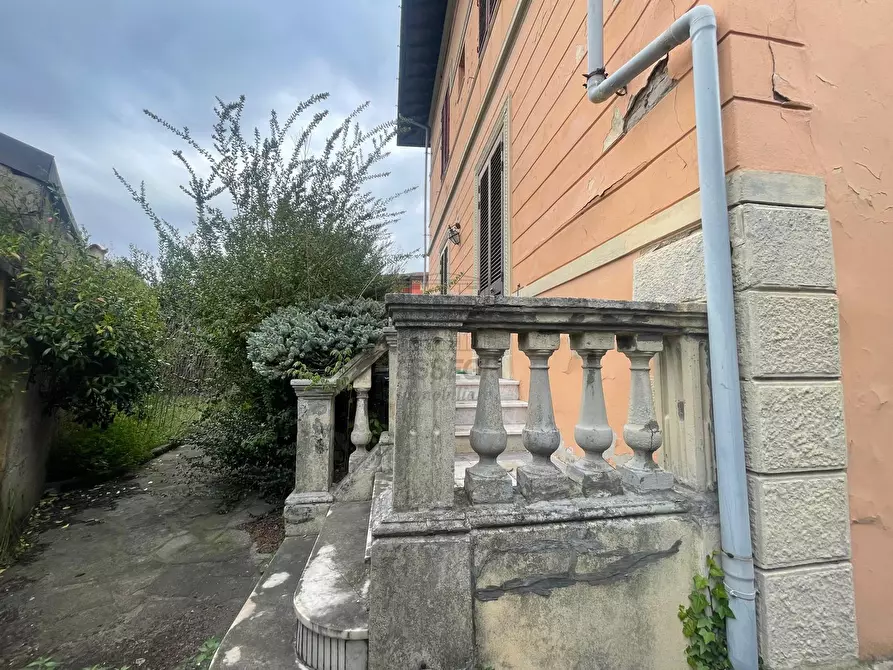Immagine 2 di Villa in vendita  in Viale Luporini 97 a Lucca