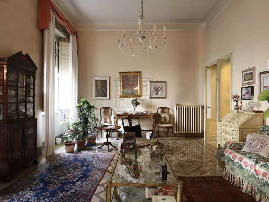 Immagine 7 di Villa in vendita  a Lucca
