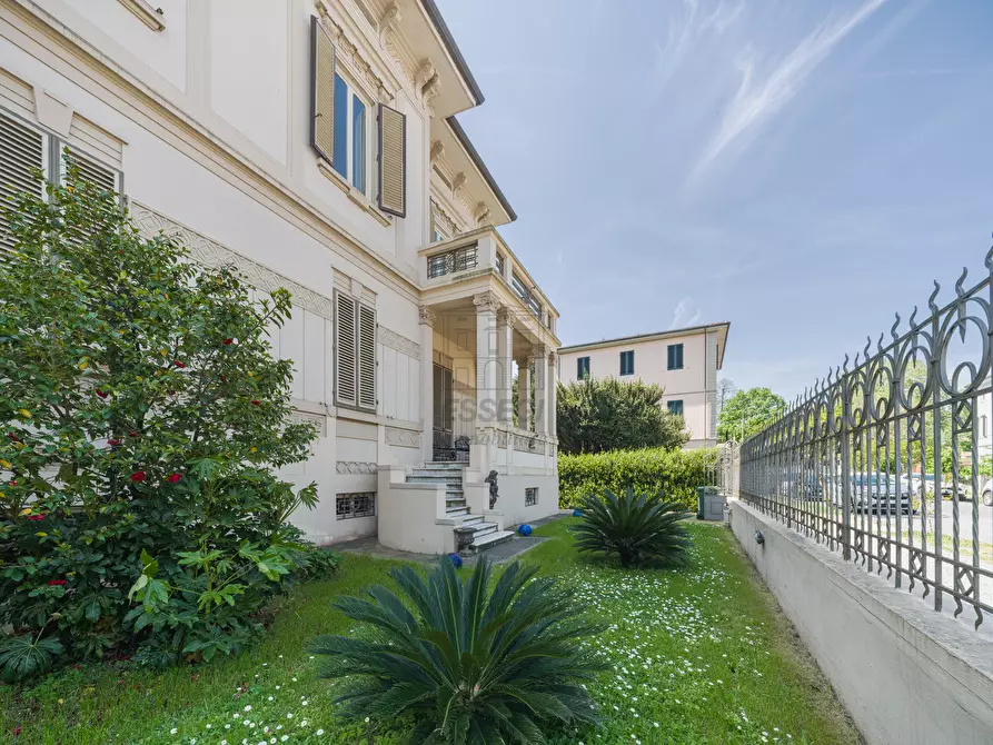 Immagine 59 di Villa in vendita  a Lucca