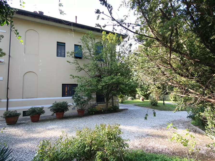 Immagine 5 di Villa in vendita  in Via Sarzanese 1028 a Lucca