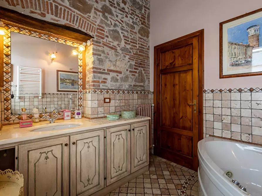 Immagine 45 di Villa in vendita  in via del maccennere a Lucca