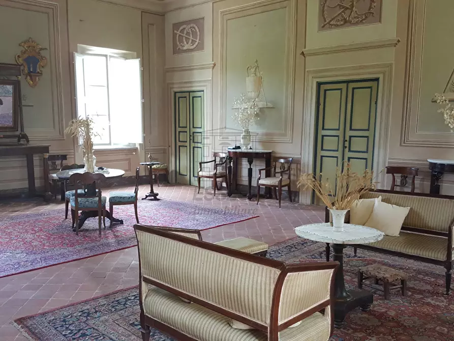 Immagine 9 di Villa in vendita  a Lucca