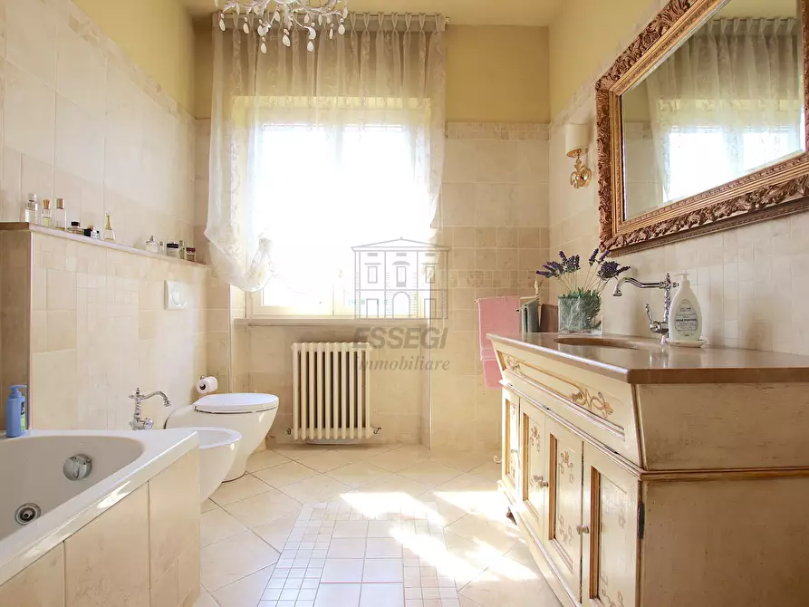 Immagine 18 di Villa in vendita  in Via del Brennero a Lucca