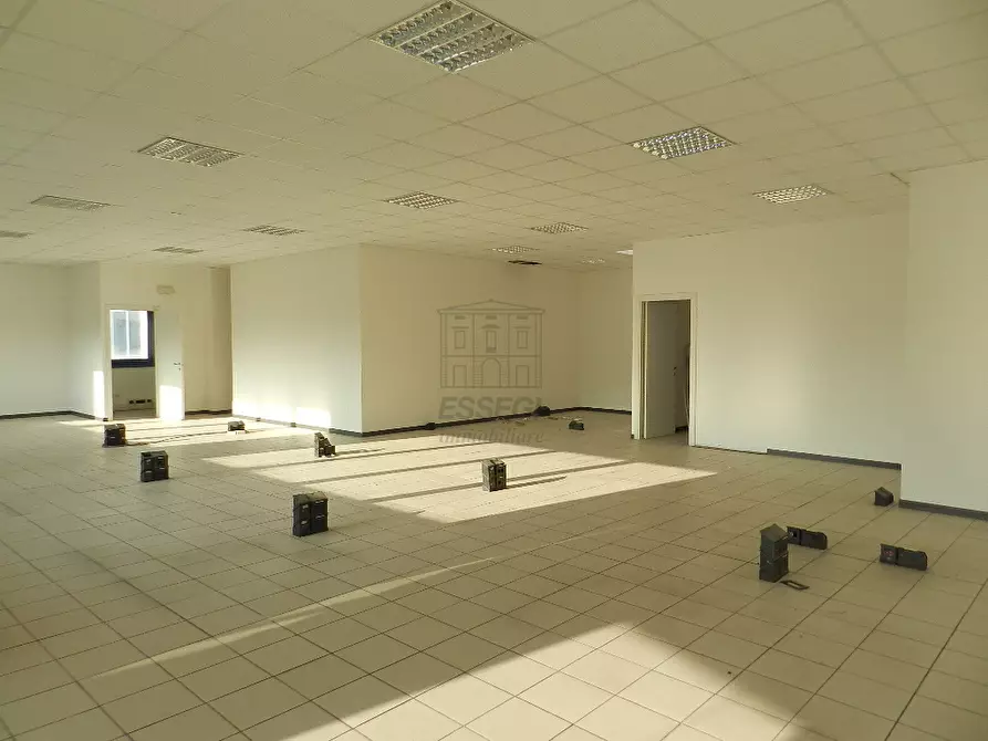 Immagine 10 di Ufficio in affitto  in Via C. Angeloni a Lucca